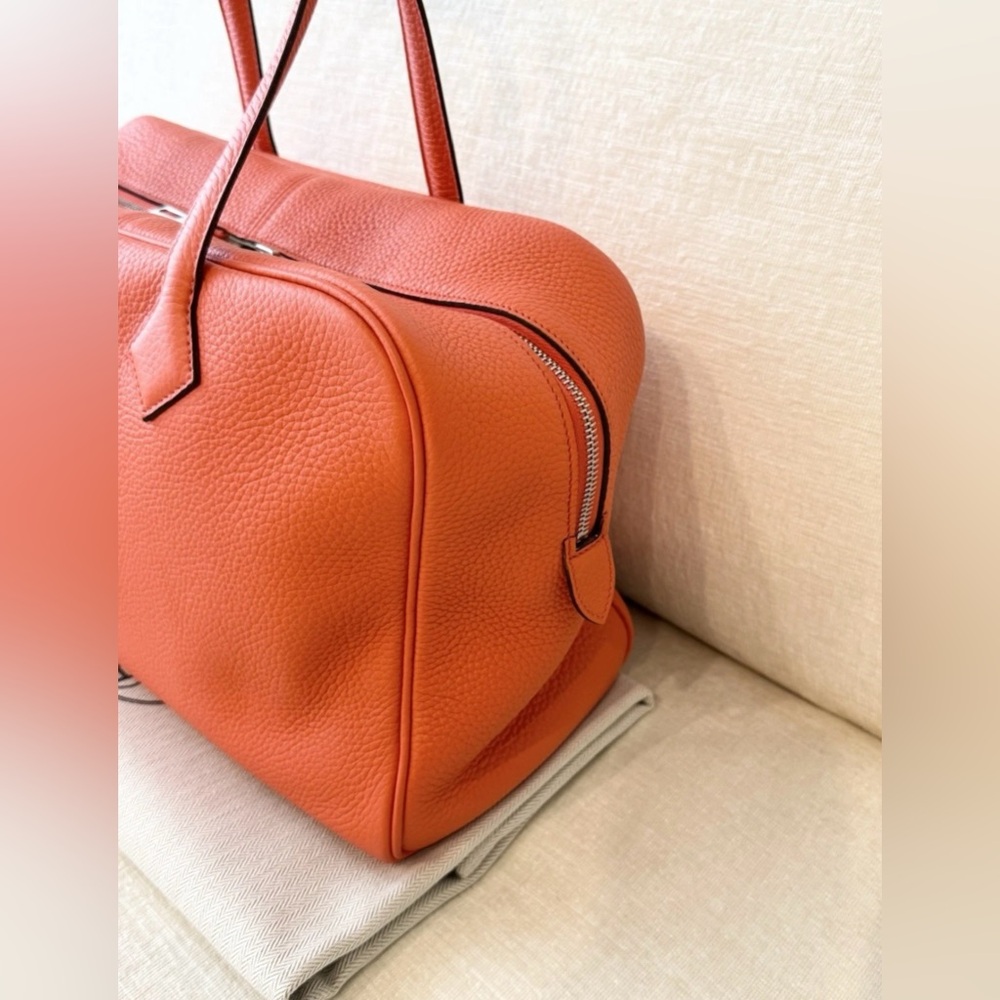 HERMES Victoria 35 Bag Clemence Leather Orange Poppy Palladium Hardware - Picture 4 of 16